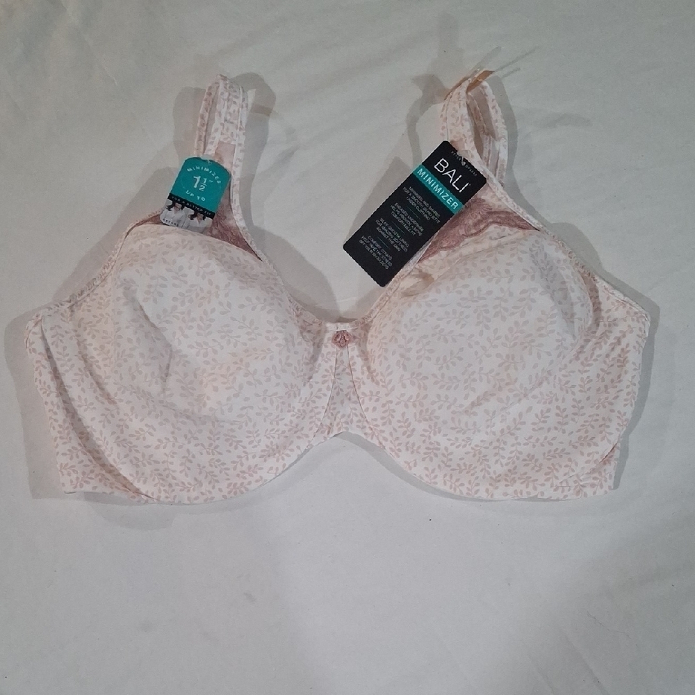 New. Bali Women's Soft Pink and White Patterned Bra Size 38DD